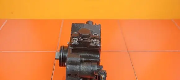 Opel Corsa E Fuel injection high pressure pump 55255416 B13DTC