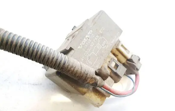 Volvo S40, V40 Coolant fan relay 80899900 899995000
