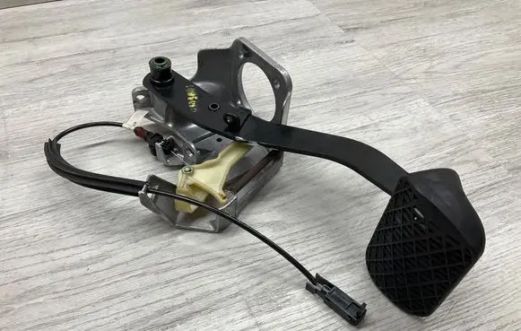 Mercedes-Benz SL R129 Brake pedal A1292900519 1292910082 1292900285
