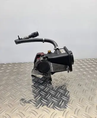 BMW 5 E60 E61 Power steering pump 7693974101