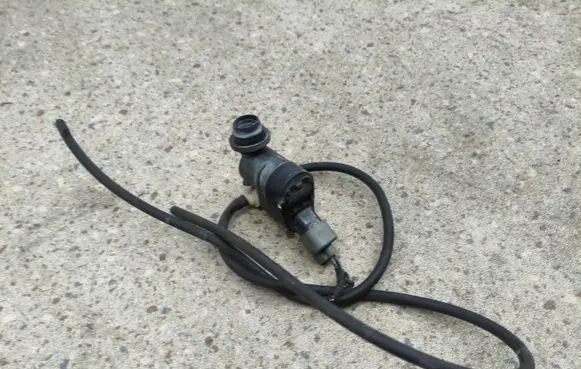 Hyundai Santa Fe Windscreen/windshield washer pump 985102W500 007140594