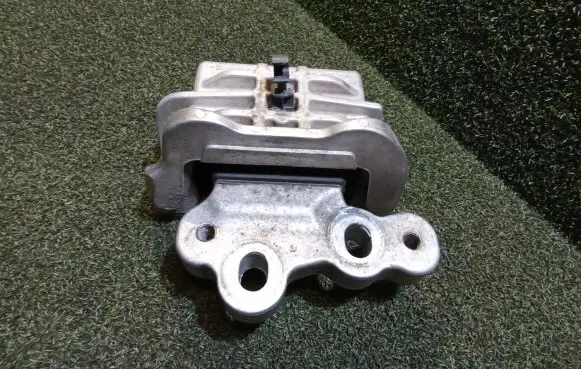 Ford Tourneo Custom Engine mount bracket GK217M124AE 01122017