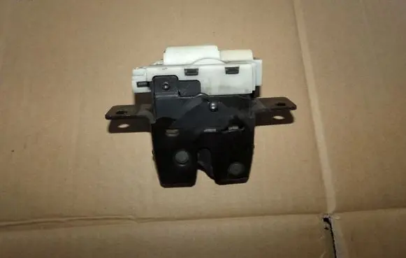 Renault Clio III Tailgate/trunk/boot lock/catch/latch