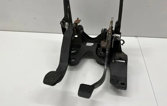 Opel Zafira C Pedal assembly 13407026