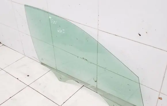 Volkswagen Golf VII Front door window glass four-door 5G4845202B AS2