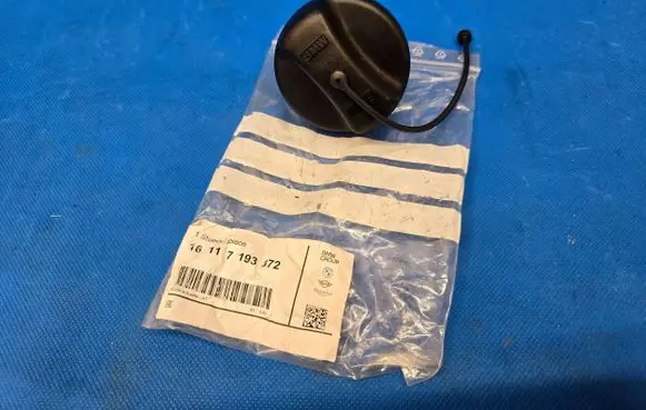 BMW 5 E60 E61 Fuel tank filler cap 7193372