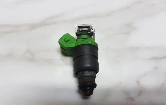 Audi A6 S6 C5 4B Fuel injector 078133551BB