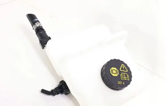Brake fluid reservoir