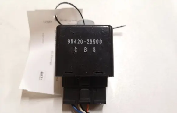 Hyundai Santa Fe Window wiper relay 952302B400