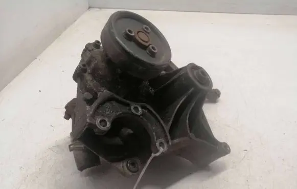 Volkswagen PASSAT B5 Generator/alternator bracket 028903143AF