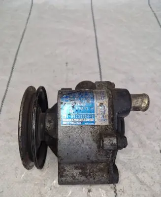 Isuzu Trooper Power steering pump 8943390260