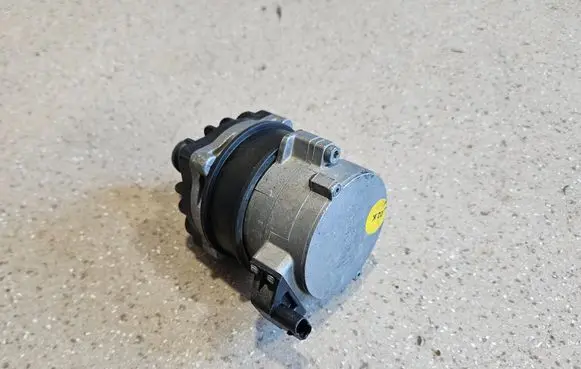 Volkswagen Touareg II Electric auxiliary coolant/water pump 7P0965567