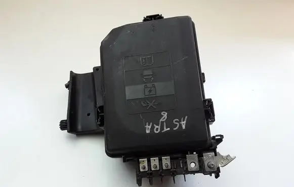 Opel Astra K Fuse module 39107275