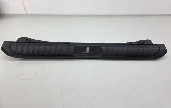 Trunk/boot sill cover protection