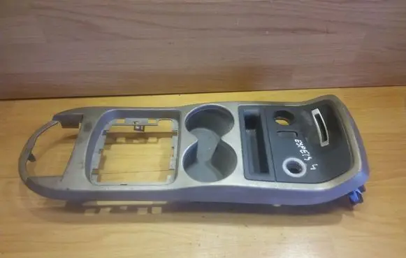 Cup holder front
