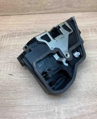 BMW 3 E90 E91 Front door lock 7167073