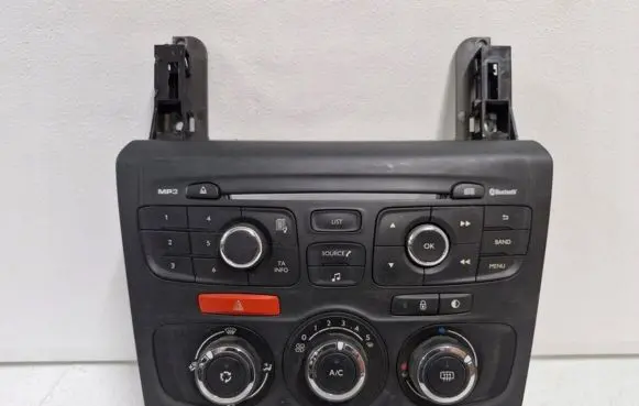 Citroen C4 II Climate control/heater control trim 9670466180