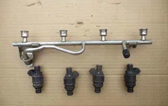 Opel Astra H Fuel injectors set 90536149