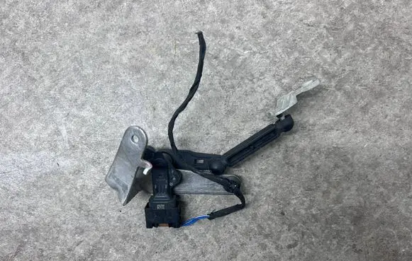 BMW i4 Headlight/headlamp level sensor 6895467