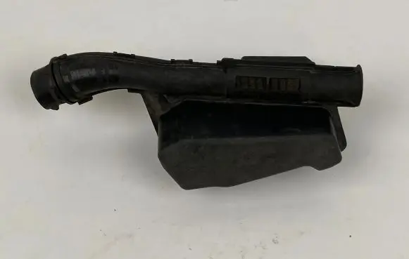 Toyota Prius+ (ZVW40) Intake resonator 