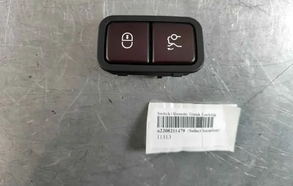 Mercedes-Benz S W222 Tailgate opening switch a2208211479
