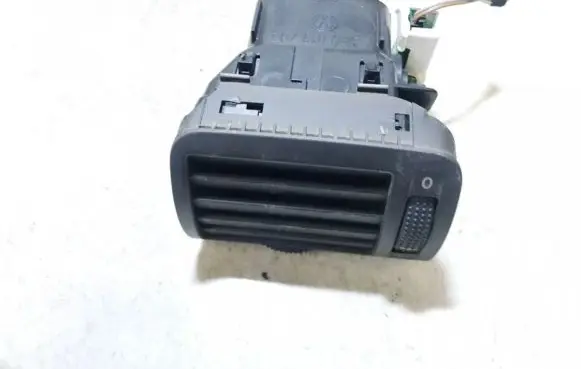 Volkswagen PASSAT B5 Dash center air vent grill 3b0819703