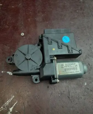 Volkswagen Polo Front door window regulator motor 6Q2959802A 400703C VW240DDLSNFM