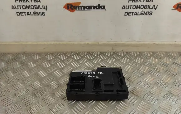 Ford Fiesta Comfort/convenience module 8V5115K600EH 116RA000084 030167153801