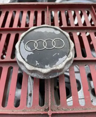 Audi A6 S6 C5 4B Original wheel cap 0924511