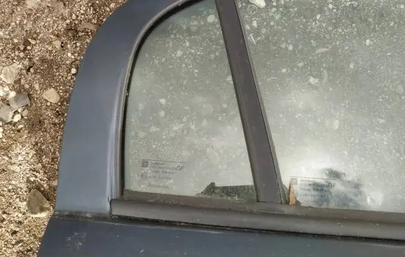Opel Astra G Rear vent window glass 