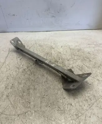Audi A8 S8 D3 4E Fender mounting bracket 4E0805464E