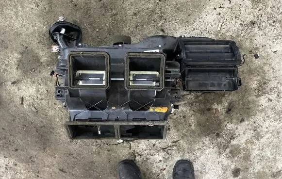 BMW 3 E90 E91 Interior heater climate box assembly housing 983360Z 9280001