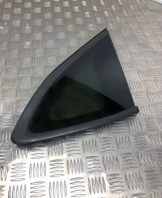 Hyundai Tucson TL Rear side window