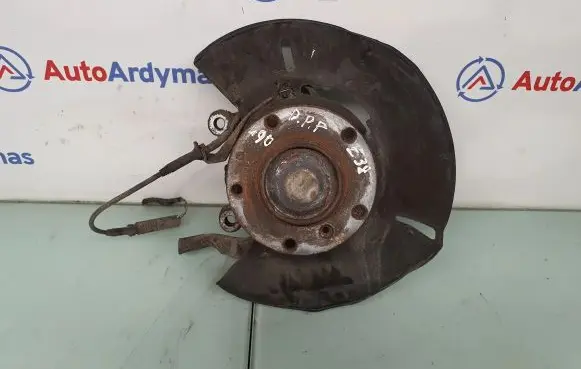 BMW 7 E38 Front wheel hub spindle knuckle 1142086 31211142086