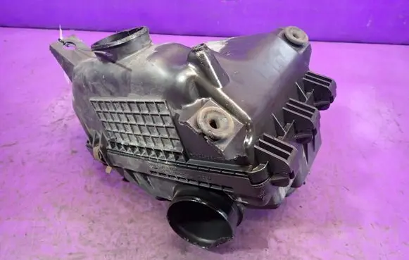 Honda CR-V Air filter box 
