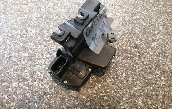 Chevrolet Captiva Front door lock