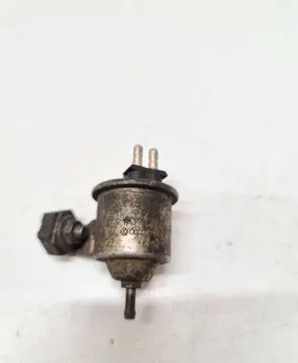 Audi A6 S6 C4 4A Valve vacuum 72123900