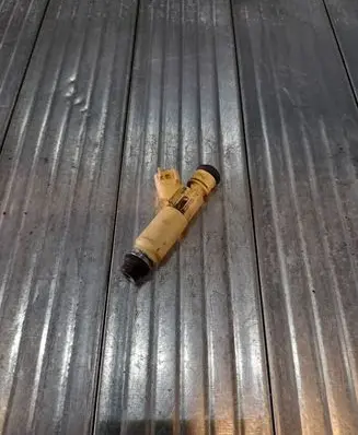 Mazda Tribute Fuel injector YL8EC7B