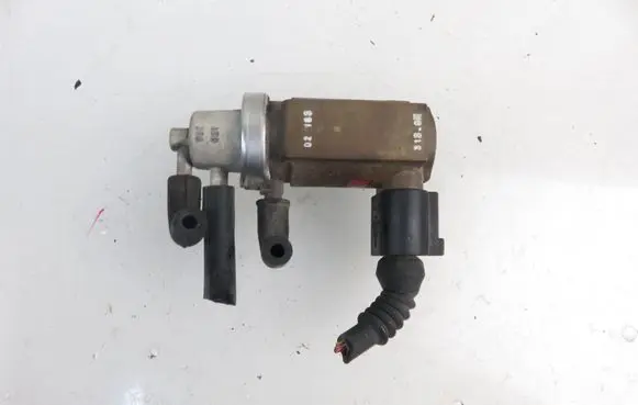 Audi A6 S6 C5 4B Valve vacuum 059906627C