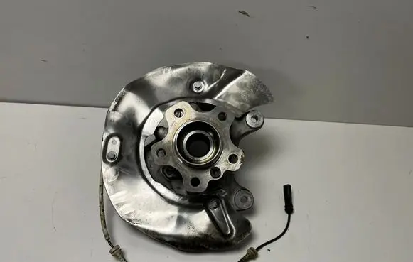 BMW 1 F70 Front wheel hub 6890172 5B6B472