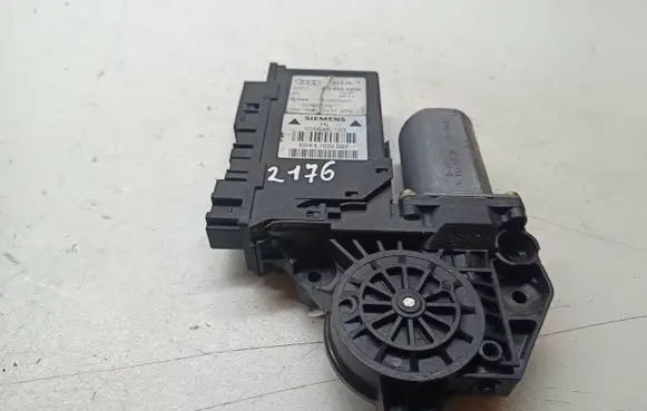 Audi A3 S3 8L Rear door window regulator motor 8L0959801A 105848103 5WK47009BBF