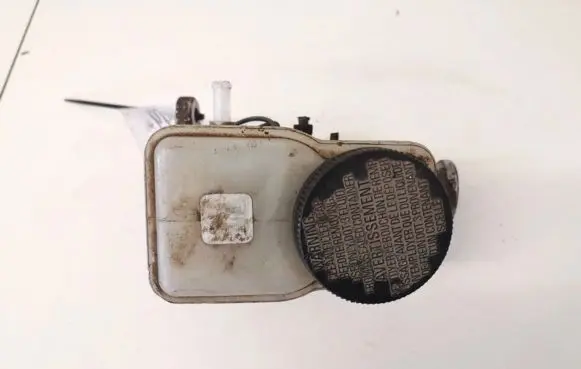 Brake fluid reservoir