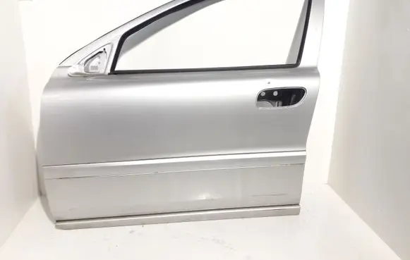 Volvo V70 Front door