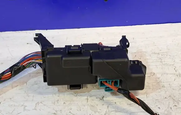 Volvo XC70 Fuse module 13800159