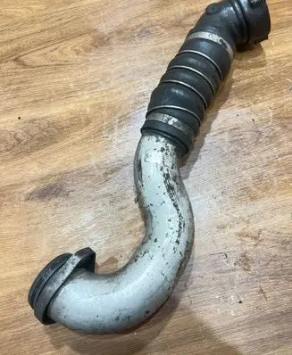 BMW 5 E60 E61 Intercooler hose/pipe 7798438