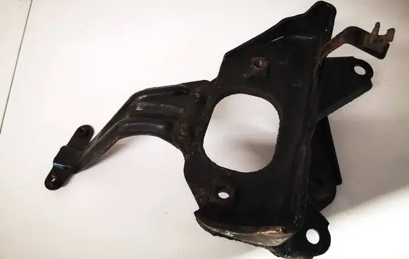 Nissan Primera Engine mounting bracket 