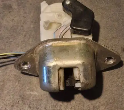 Subaru Outback Loading door lock 