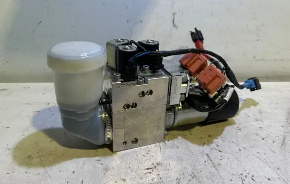BMW 4 G22 G23 G24 G26 Convertible roof hydraulic pump DAI1128218 9000013472705 DAI1128218T