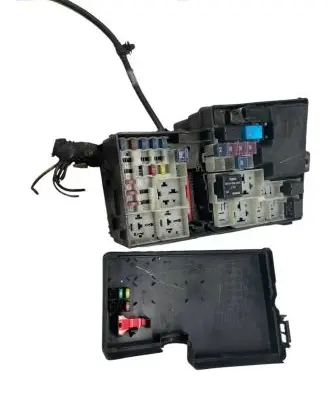 Mazda 3 I Fuse module 3M5T14A142AB