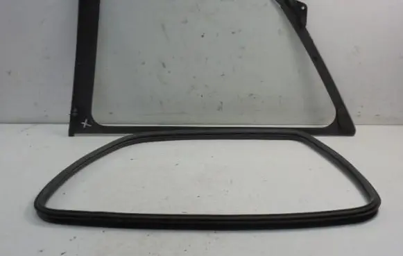 Toyota Starlet (P80) IV Rear side window 
